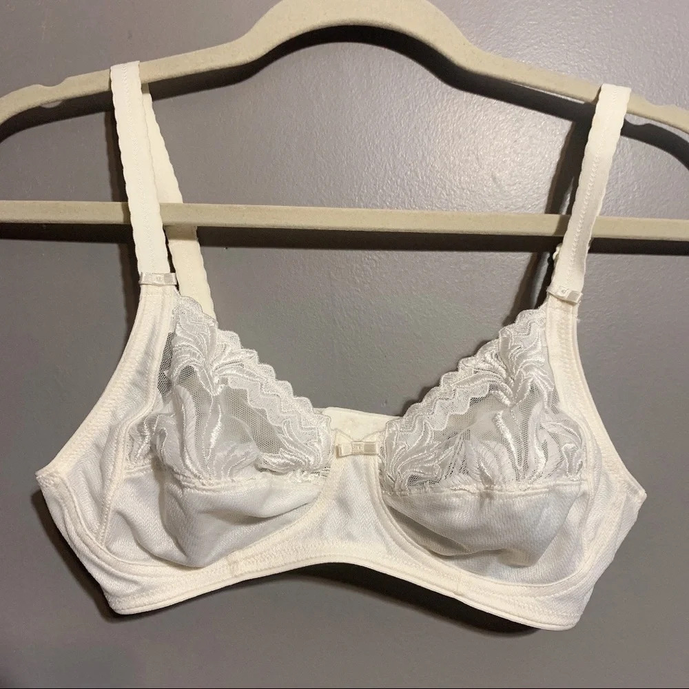 Chantelle Cream Unlined Underwire Bra Size 32B